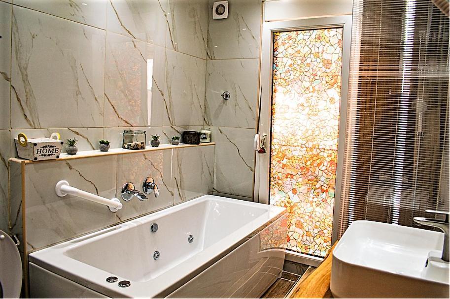 Kassandrou Suite Hot Tub-Jakuzzi - 2 Bedrooms - Big Balcony - Center Thessaloniki Exterior foto
